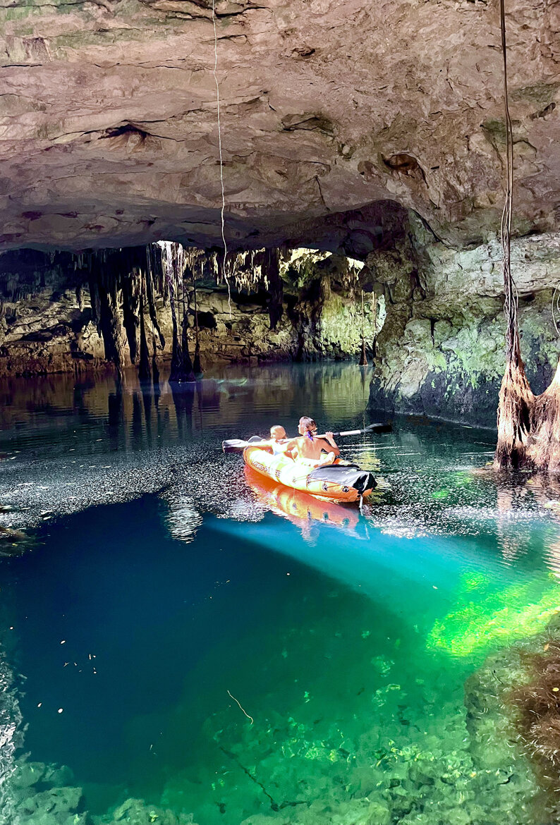 Bote en el Cenote